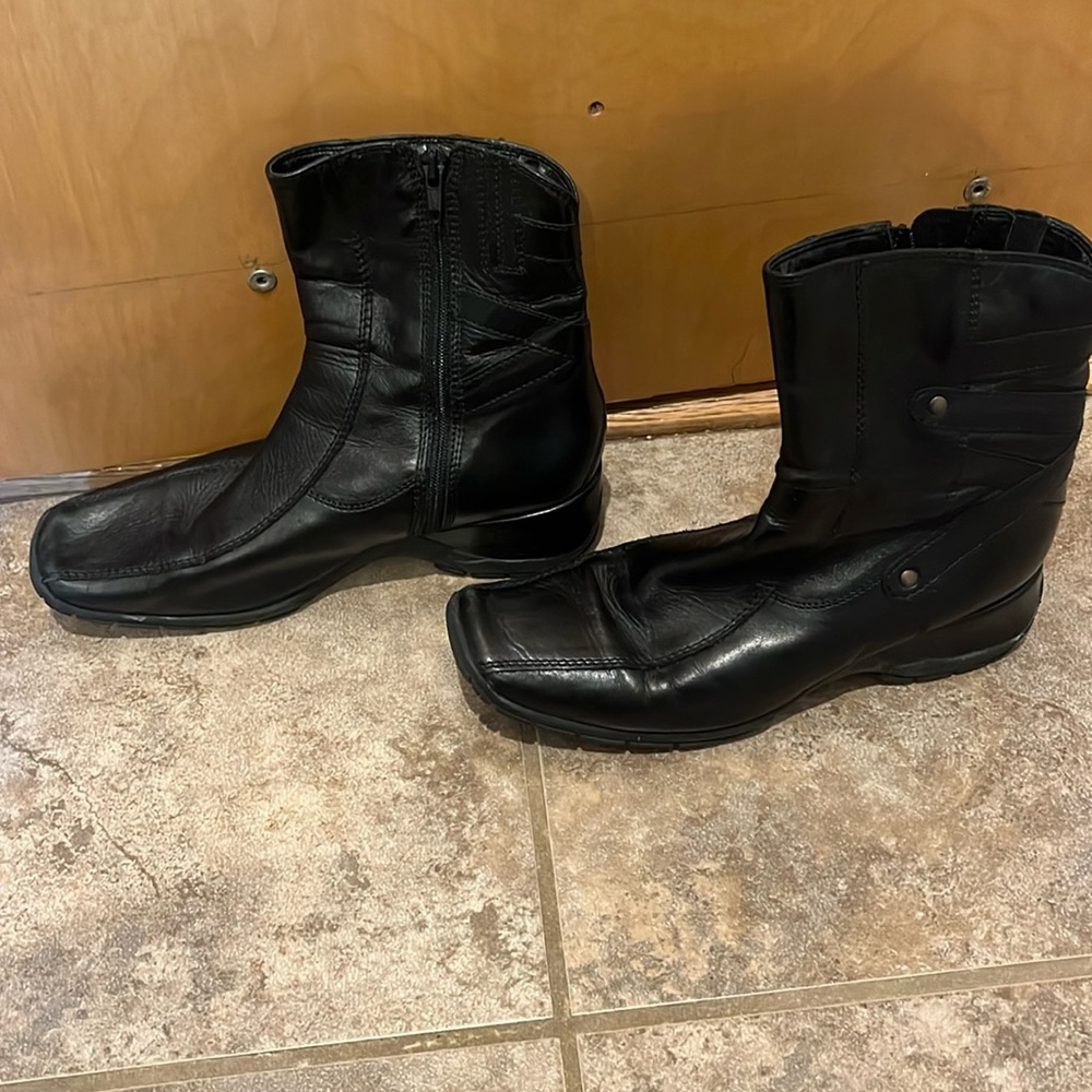 Clark’s 6.5 boots